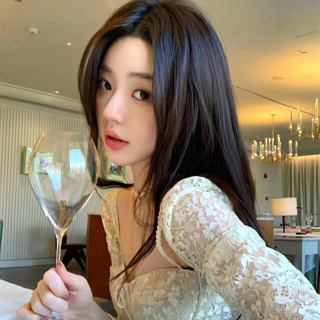泡沫欢腾的香槟美酒